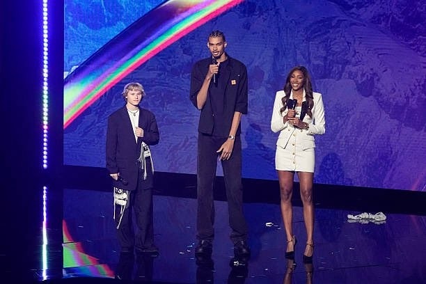 新寵！NBA新轉(zhuǎn)播商NBC將為文班拍紀錄片 目標將其塑造為文化偶像