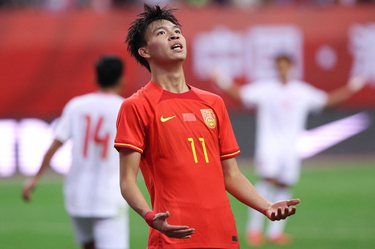 足球報：張玉寧、塞爾吉尼奧位置穩(wěn)固，王鈺棟大概率首發(fā)