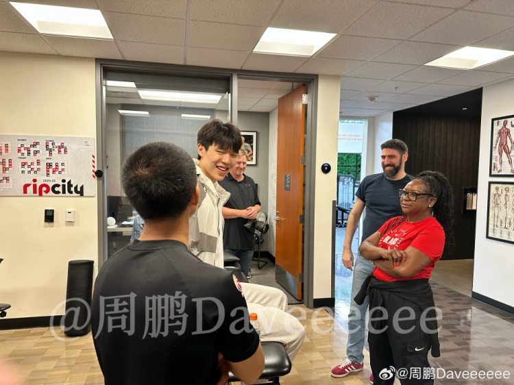 周鵬：發(fā)布會后球隊與瀚森溝通 譬如喜歡吃什么 事無巨細(xì)熱情極了