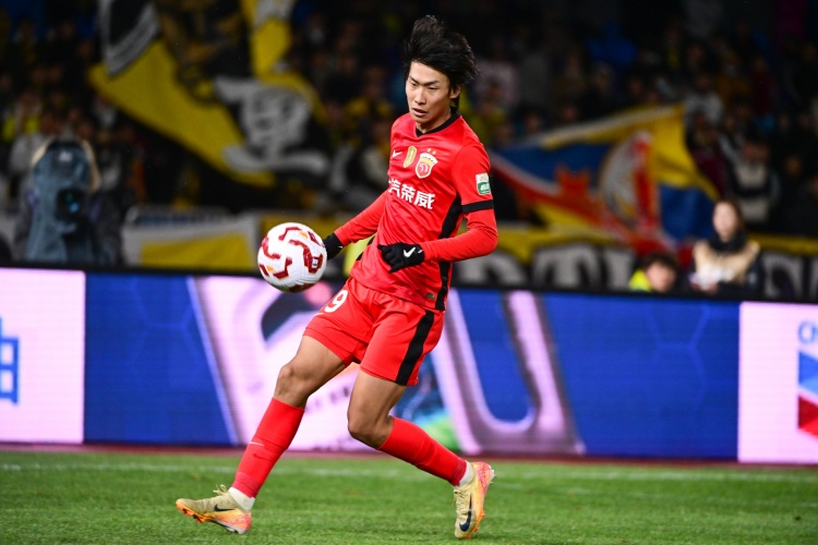 全面！本賽季15場(chǎng)4球4助，19歲海港小將李新翔首次入選國(guó)字號(hào)