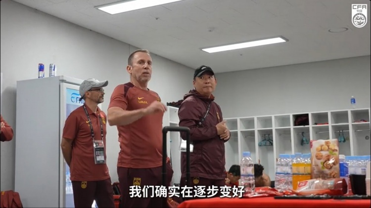 久帥更衣室總結(jié)：前兩場雖然輸了但表現(xiàn)不錯，我們確實在逐步變好