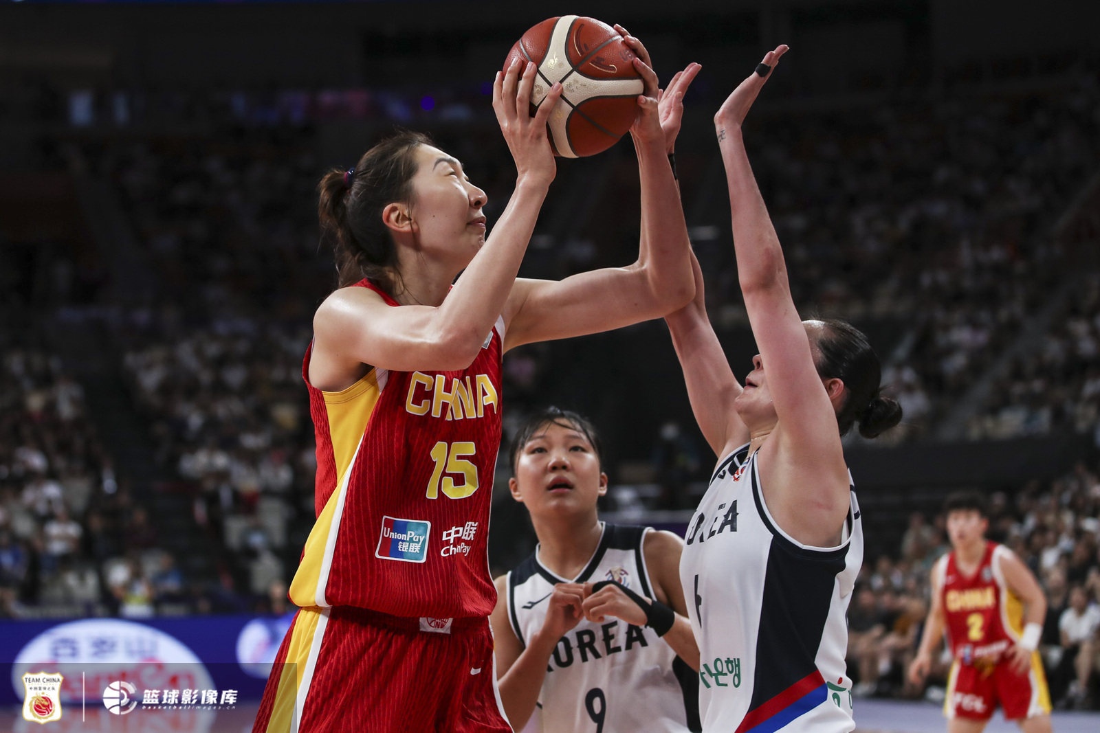狀態(tài)出眾！韓旭小組賽場均只打18分鐘 得13.3分7.3板 命中率65.3%