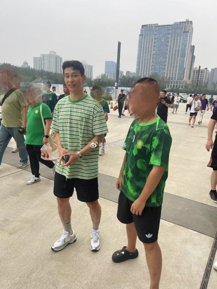 為老東家加油！巴頓抵達工體現(xiàn)場觀戰(zhàn)國安vs申花