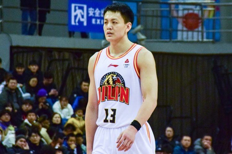 吉林有姜宇星頂薪獨(dú)家簽約權(quán) 執(zhí)意留人的話后者幾乎無(wú)法拒絕