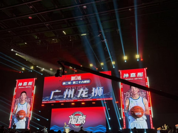 次輪第26順位 廣州龍獅選擇了旅美球員孫嘉彤！！歡迎????
