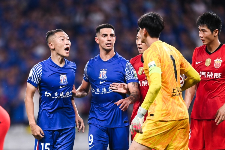 媒體人：申花7人跑動(dòng)過(guò)萬(wàn)米海港4人 位置前提讓吳曦前插機(jī)會(huì)減少