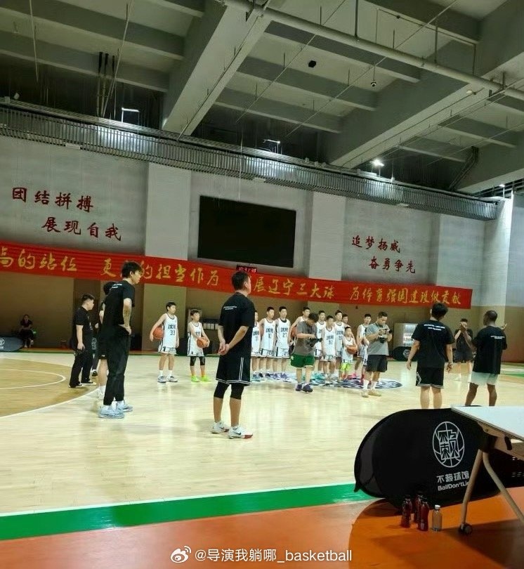 圖片來自@導(dǎo)演我躺哪_basketball