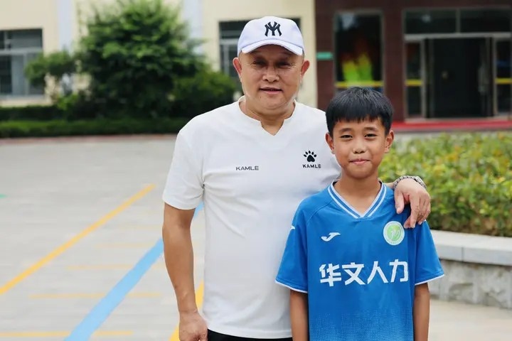 記者：泰安9歲足球小將錢俊澤被魯能泰山足校選中，綜合評(píng)分L5