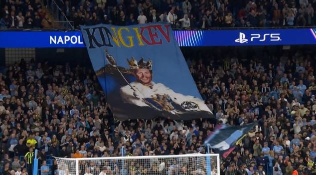 歡迎丁丁重回伊蒂哈德！球迷展示tifo：King 凱文！