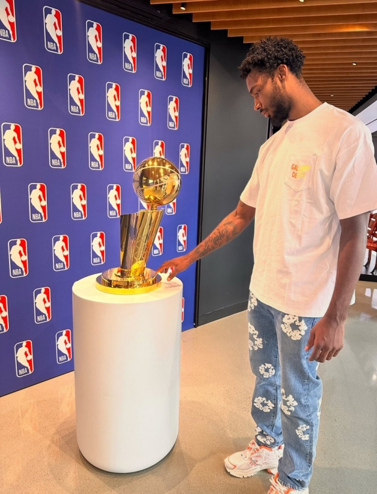 你對下賽季NBA最大膽的預(yù)測是什么？伊森母親：吾兒染指冠軍獎杯