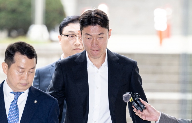 非法拍性愛(ài)視頻！韓足協(xié)官方：黃義助被永久除名，在國(guó)內(nèi)遭禁足