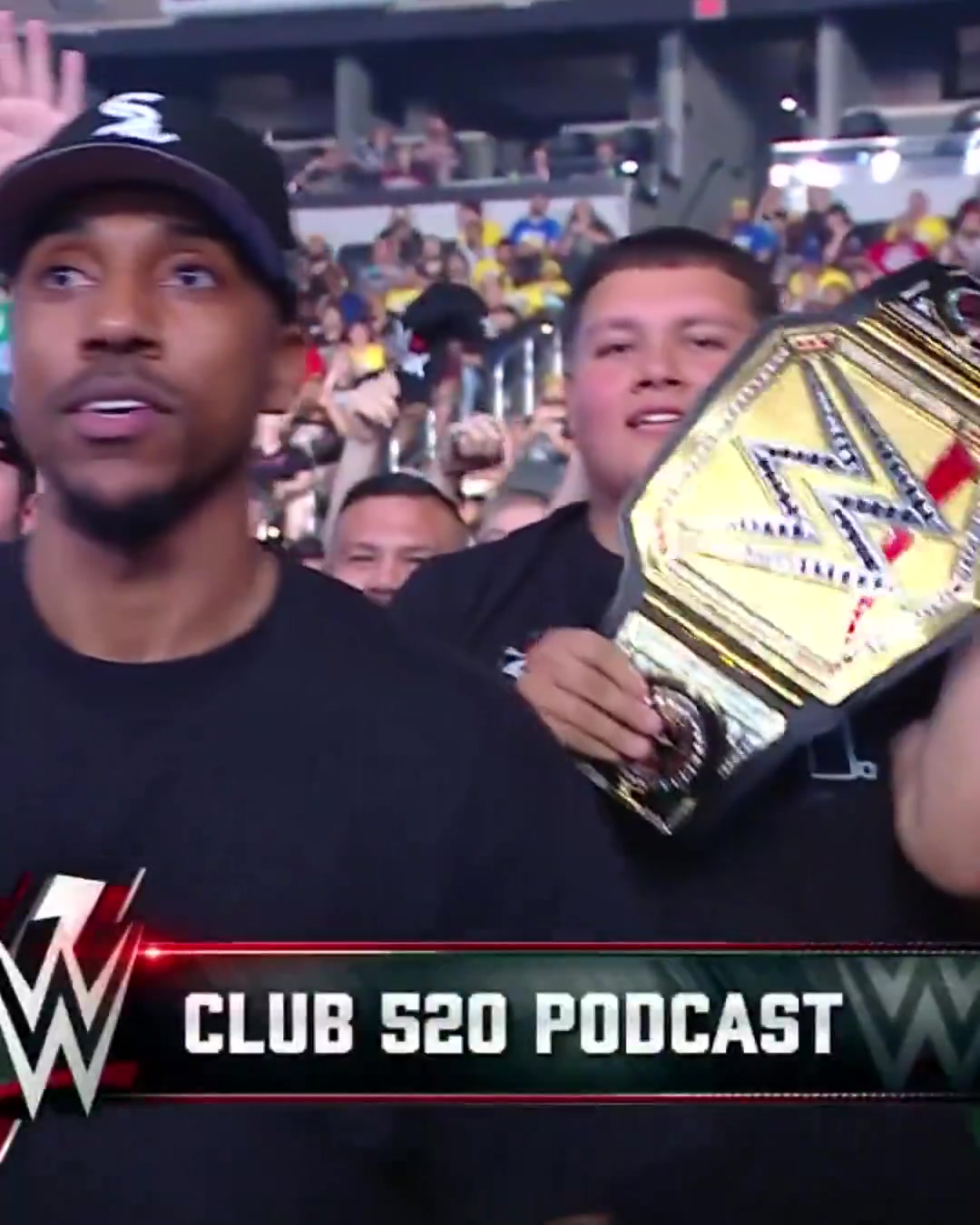 忠實摔迷！哈利伯頓和蒂格現(xiàn)場觀戰(zhàn)WWE“摔角狂歡”賽事