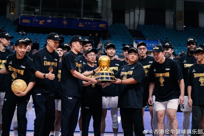 成功衛(wèi)冕，我們做到了！來看香港金牛奪冠頒獎圖集！