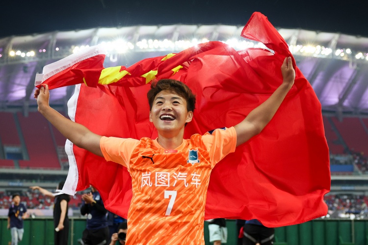 率武漢女足亞冠奪冠！官方：王霜入選亞足聯(lián)年度最佳女足球員候選