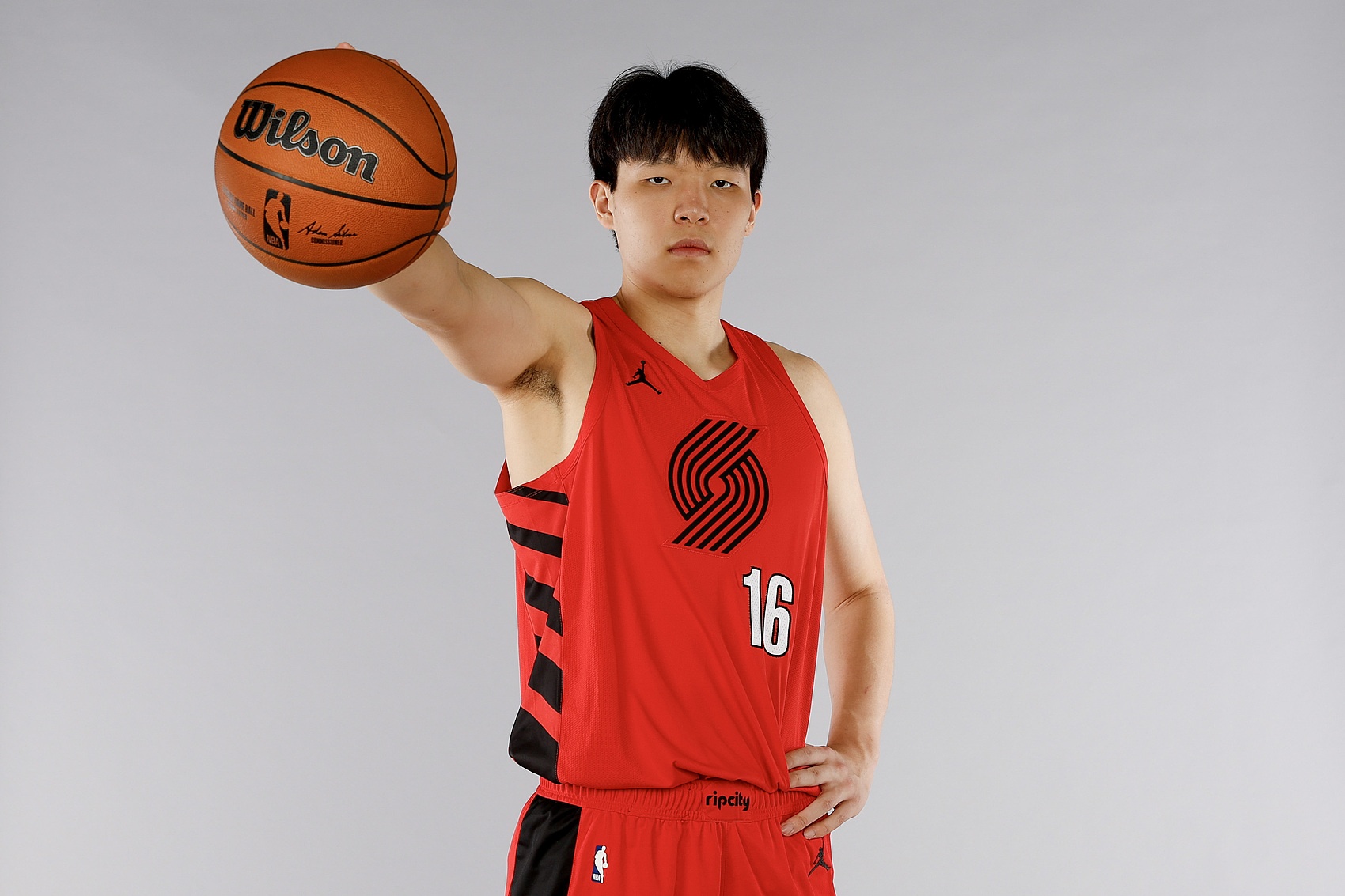 媒體人：楊瀚森每天都在好好訓練 課余時間在學駕照 方便訓練通勤