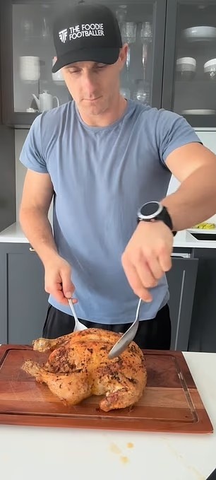 郵報(bào)：前英超球員皮尤退役后成為美食博主，分享健康食譜并教做菜